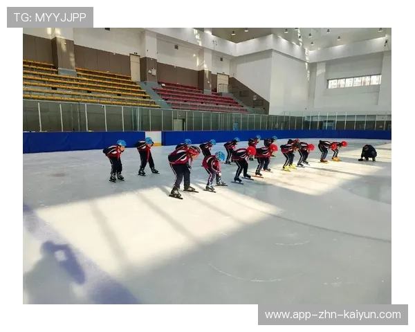 国际短道速滑巡回赛推动少儿冰上体验活动，短道速滑儿童比赛